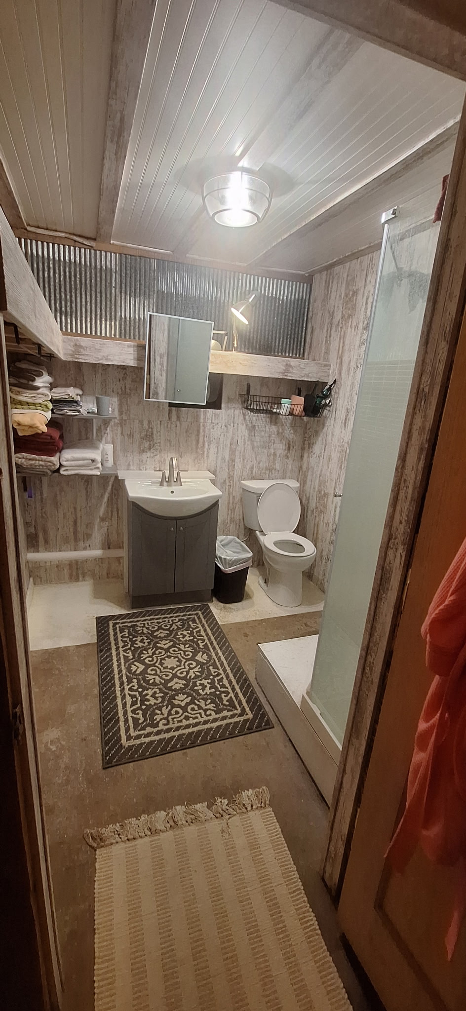 Shop Suite bathroom